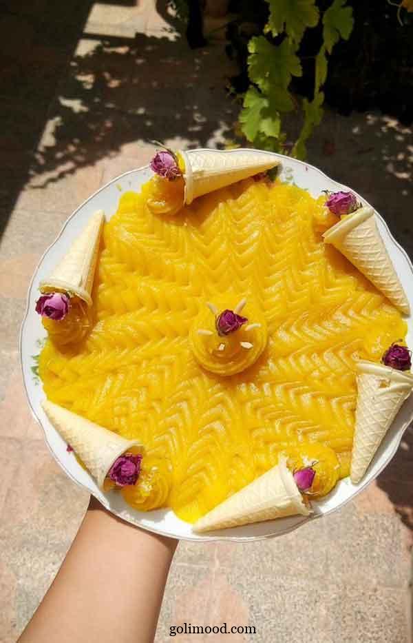 تزیین حلوا با گل محمدی