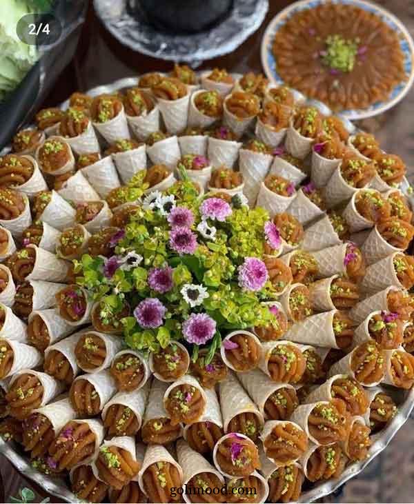 تزیین حلوا با گل محمدی