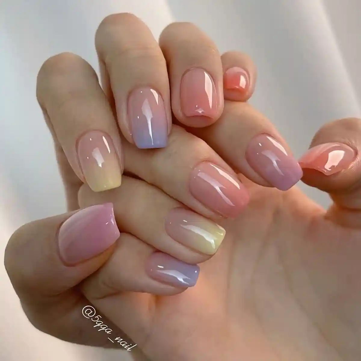 لاک ژل آیس با رنگ آبنباتی