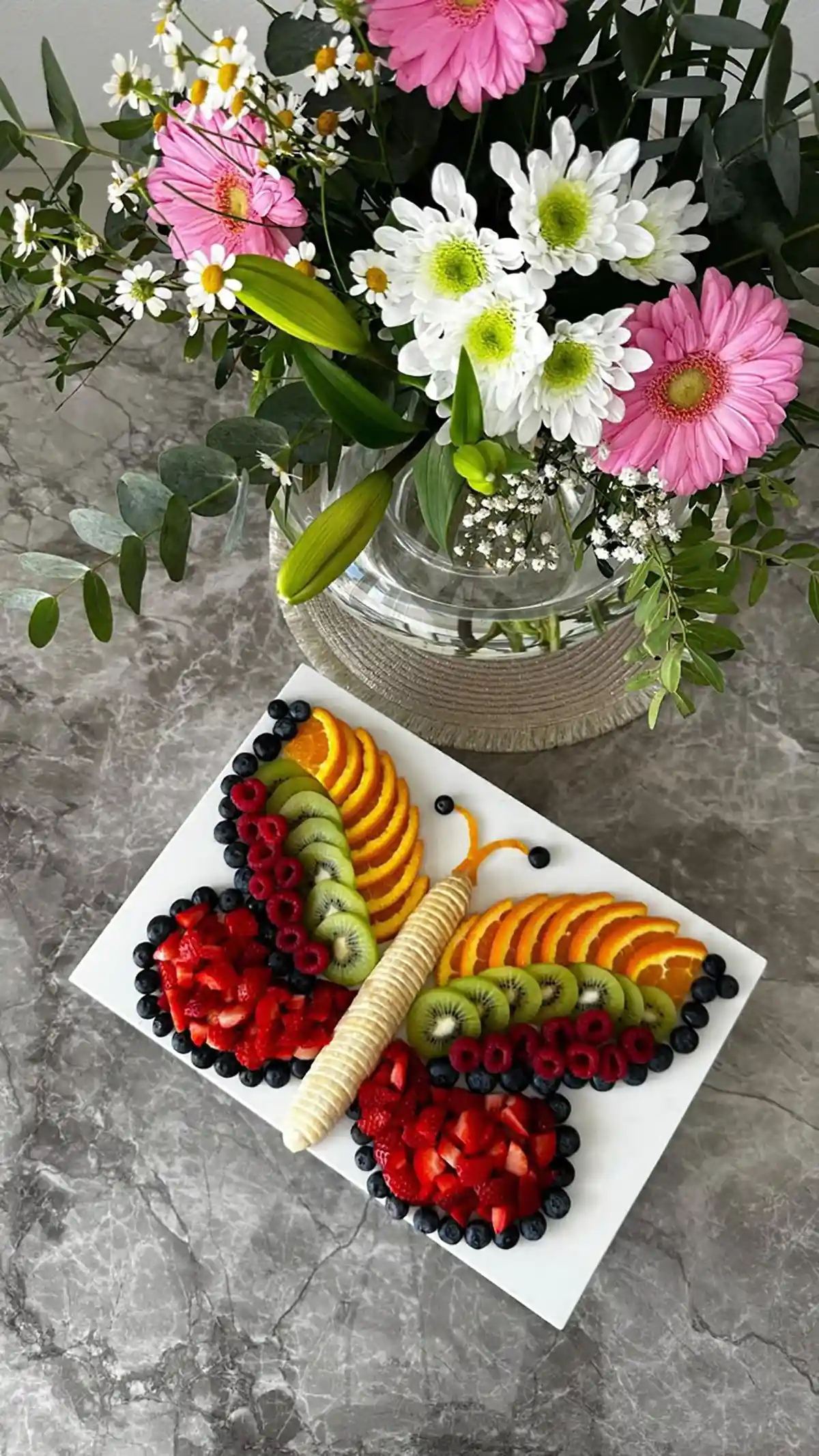 سینی میوه های برش خورده