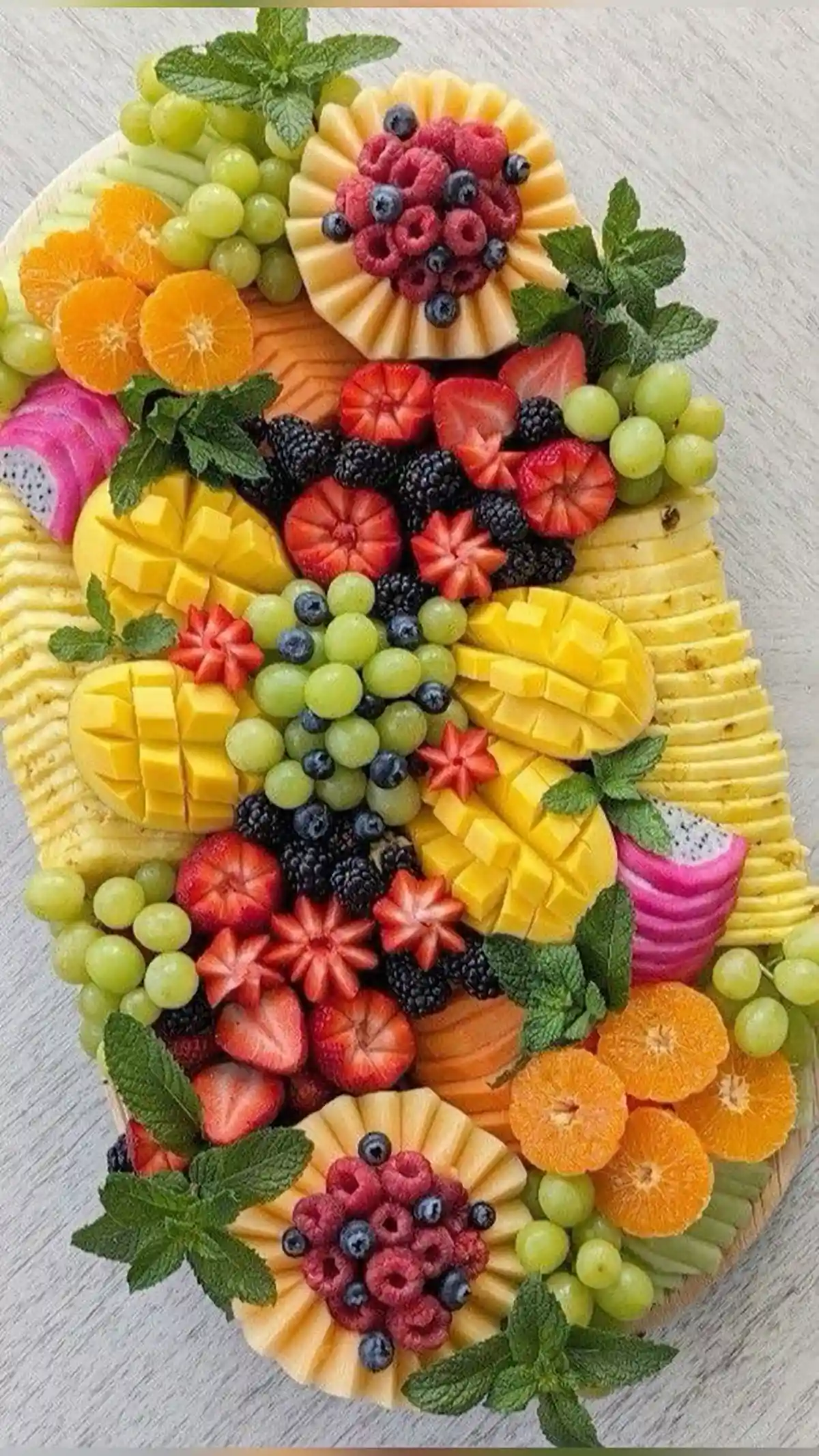 سینی میوه های برش خورده