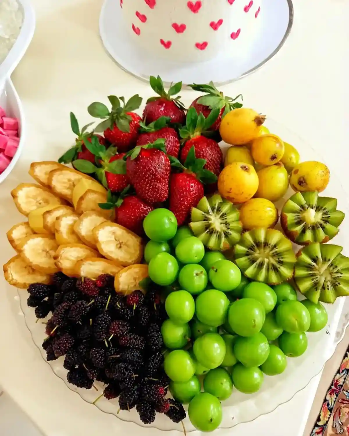 سینی میوه های برش خورده