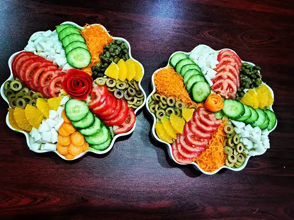 تزیین سالاد برای مهمانی