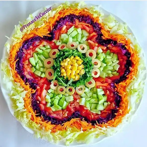 تزیین سالاد برای مهمانی