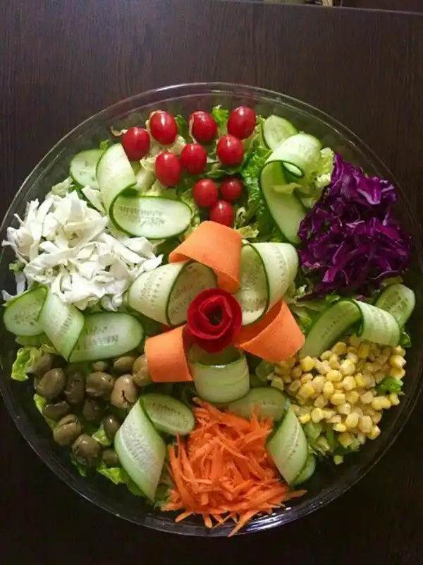 تزیین سالاد برای مهمانی