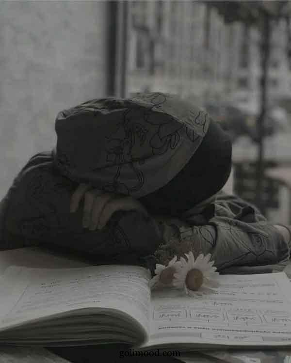 عکس دختر خسته برای پروفایل: 30 ایده " او خسته بود، نه از راه، از آدم‌ها