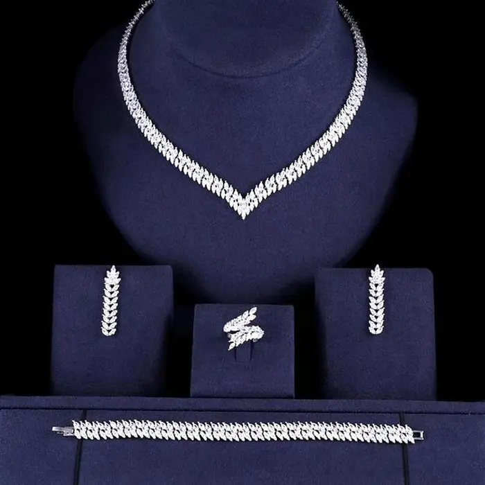 مدل سرویس طلا جدید ظریف | ۵۵ طرح مدرن و درخشش چشمنواز برای مجالس خاص