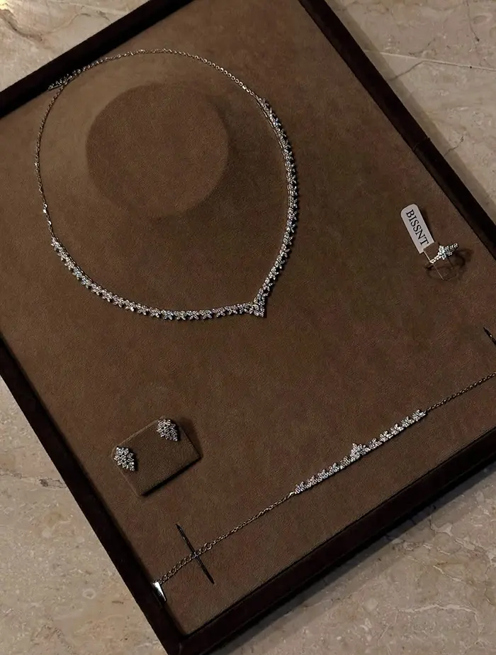 مدل سرویس طلا جدید ظریف | ۵۵ طرح مدرن و درخشش چشمنواز برای مجالس خاص