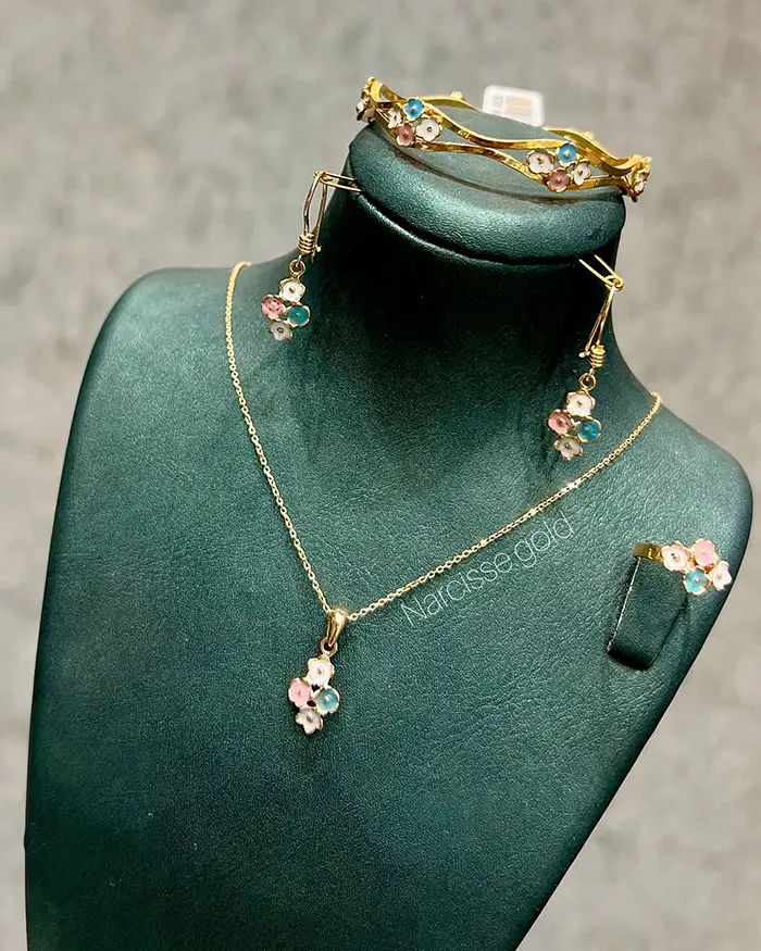 مدل سرویس طلا جدید ظریف | ۵۵ طرح مدرن و درخشش چشمنواز برای مجالس خاص