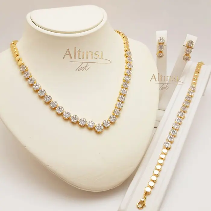 مدل سرویس طلا جدید ظریف | ۵۵ طرح مدرن و درخشش چشمنواز برای مجالس خاص