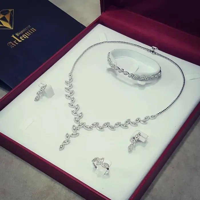 مدل سرویس طلا جدید ظریف | ۵۵ طرح مدرن و درخشش چشمنواز برای مجالس خاص