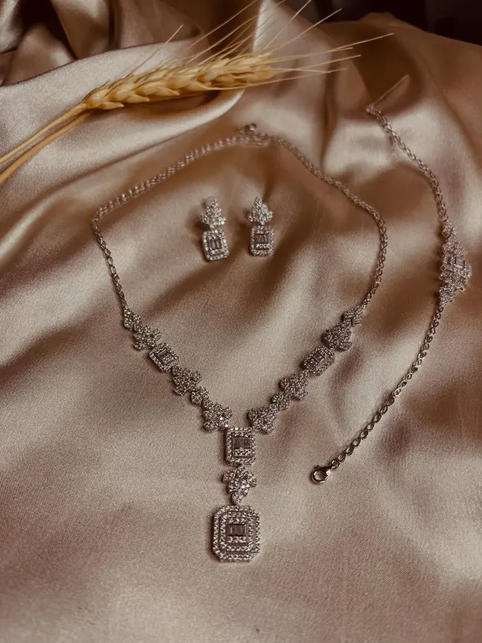 مدل سرویس طلا جدید ظریف | ۵۵ طرح مدرن و درخشش چشمنواز برای مجالس خاص