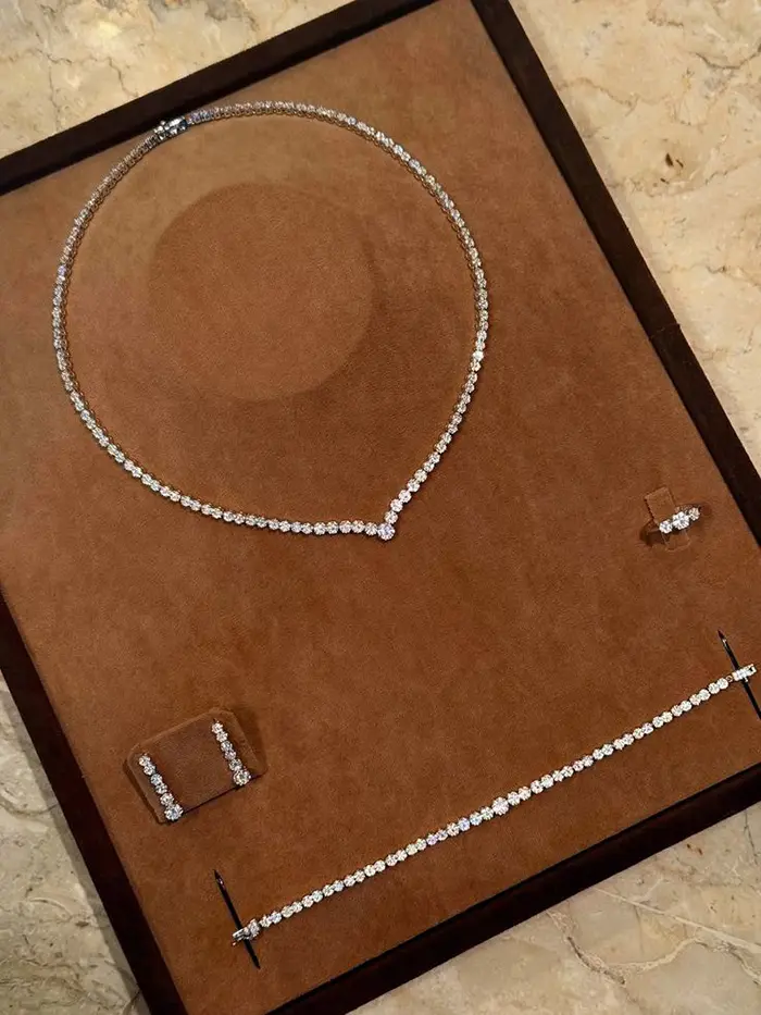 مدل سرویس طلا جدید ظریف | ۵۵ طرح مدرن و درخشش چشمنواز برای مجالس خاص