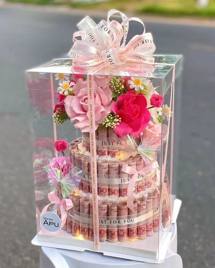 تزیین باکس گل با پول؛ ترکیب لوکس گل و اسکناس؛ جدیدترین ترند هدیههای لاکچری!