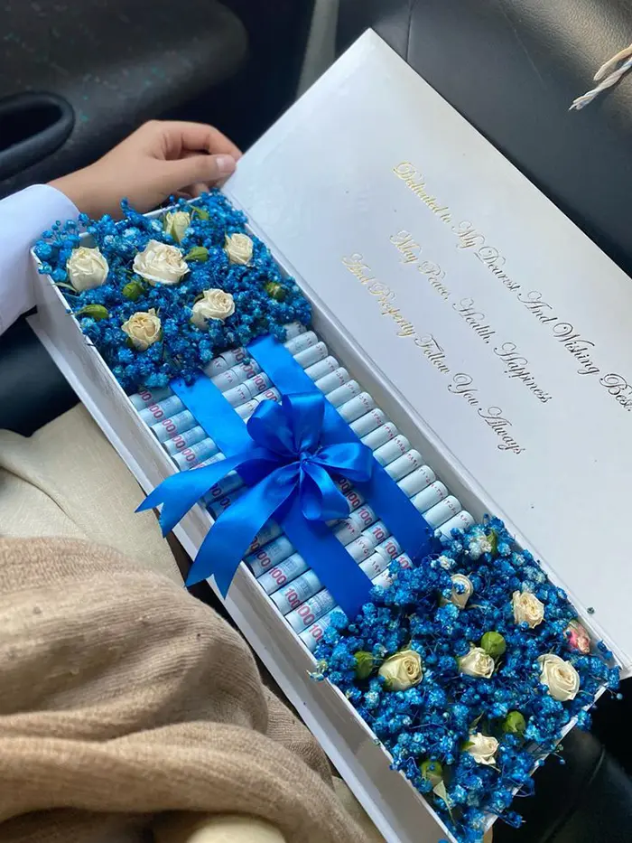 تزیین باکس گل با پول؛ ترکیب لوکس گل و اسکناس؛ جدیدترین ترند هدیههای لاکچری!