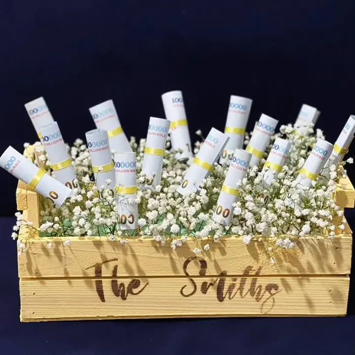 تزیین باکس گل با پول؛ ترکیب لوکس گل و اسکناس؛ جدیدترین ترند هدیههای لاکچری!