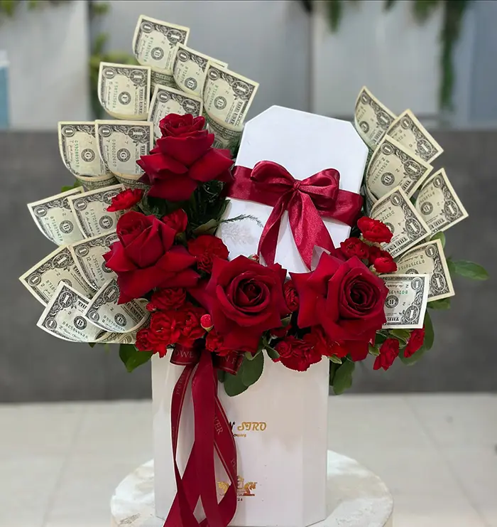 تزیین باکس گل با پول؛ ترکیب لوکس گل و اسکناس؛ جدیدترین ترند هدیههای لاکچری!