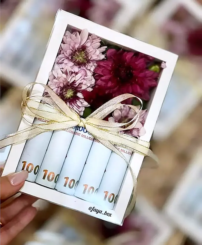 تزیین باکس گل با پول؛ ترکیب لوکس گل و اسکناس؛ جدیدترین ترند هدیههای لاکچری!