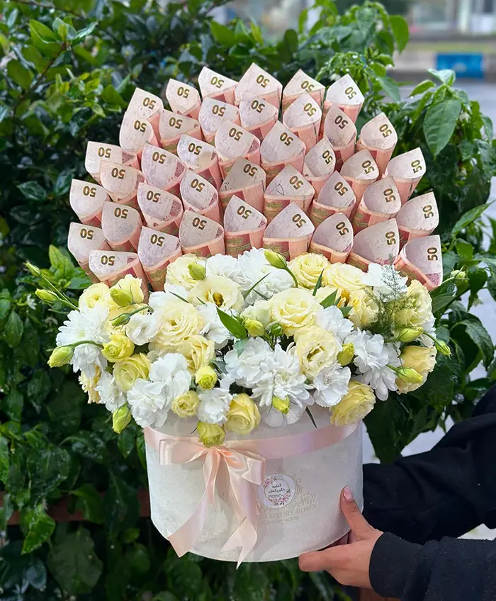 تزیین باکس گل با پول؛ ترکیب لوکس گل و اسکناس؛ جدیدترین ترند هدیههای لاکچری!