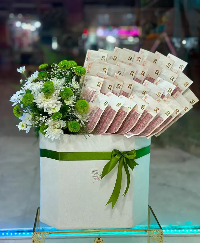 تزیین باکس گل با پول؛ ترکیب لوکس گل و اسکناس؛ جدیدترین ترند هدیههای لاکچری!