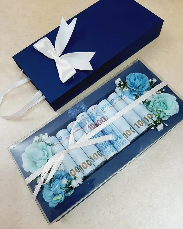 تزیین باکس گل با پول؛ ترکیب لوکس گل و اسکناس؛ جدیدترین ترند هدیههای لاکچری!